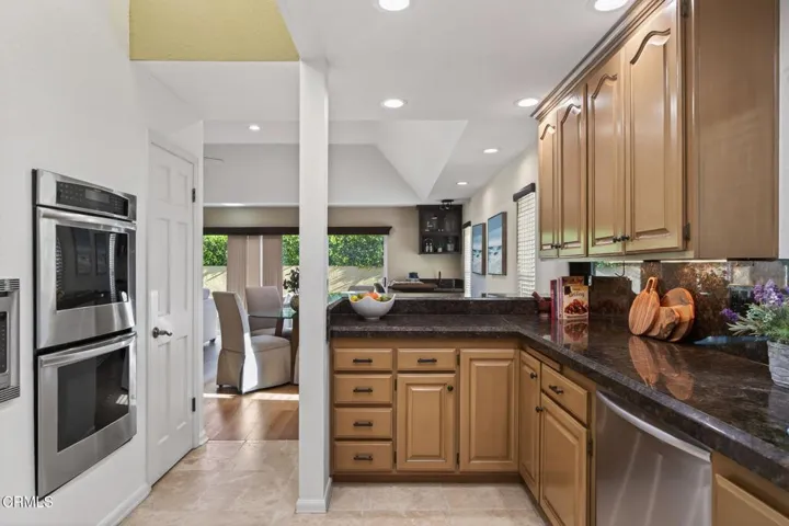 24-web-or-mls-UpmarketMedia-5114Mar-084