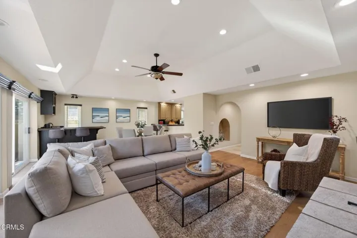 15-web-or-mls-UpmarketMedia-5114Mar-036
