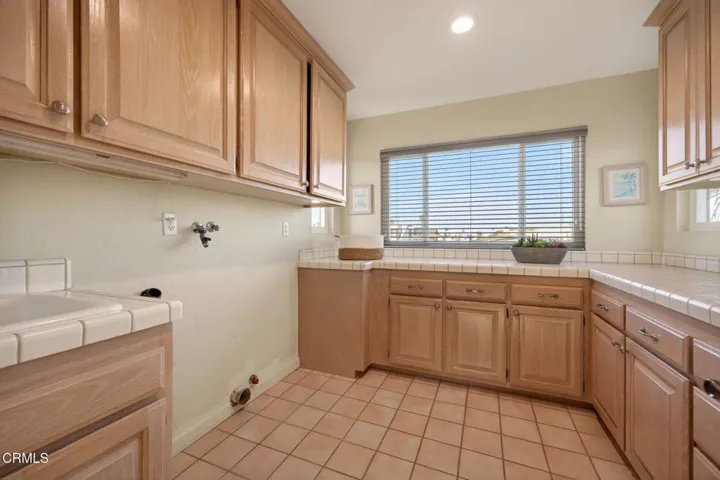 41-web-or-mls-UpmarketMedia-5114Mar-115