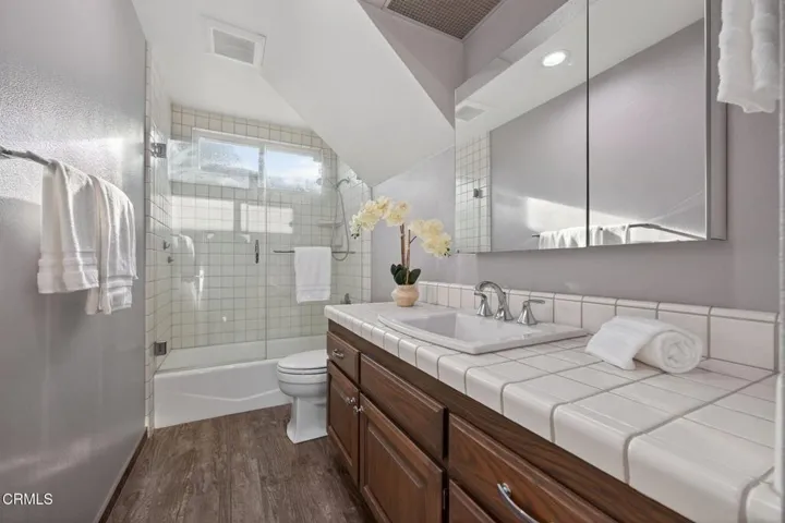 43-web-or-mls-UpmarketMedia-5114Mar-123