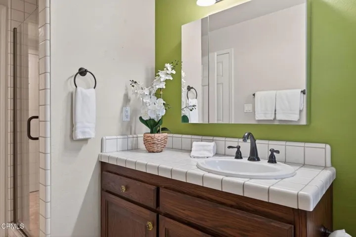 32-web-or-mls-UpmarketMedia-5114Mar-064