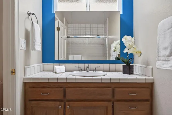 30-web-or-mls-UpmarketMedia-5114Mar-058