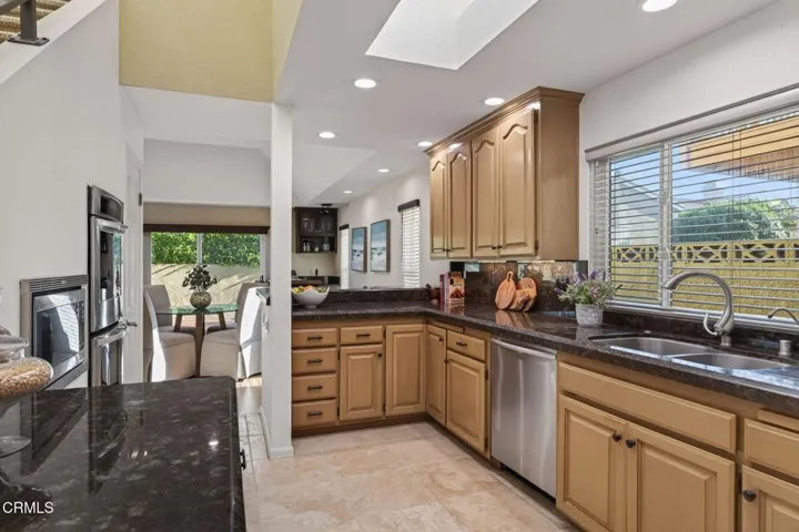 25-web-or-mls-UpmarketMedia-5114Mar-087