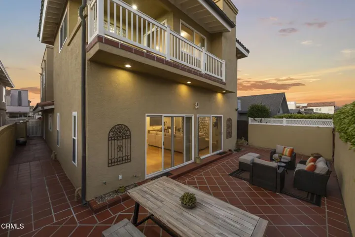 3-web-or-mls-UpmarketMedia-5114Mar-Twi-0