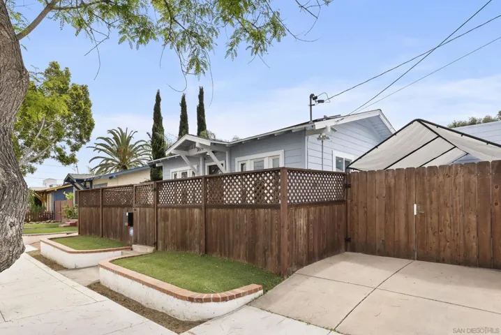 3679 Landis, San Diego, California 92104