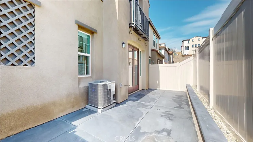 Well maintained and brand new side/backyard.