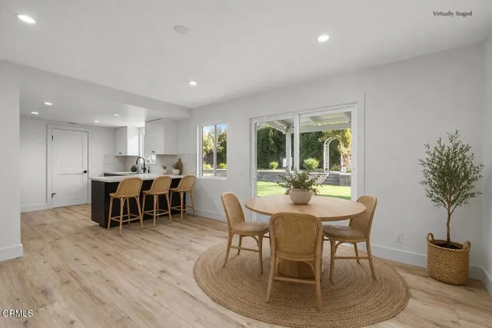 Kitchen & Dining Area 246 3rd