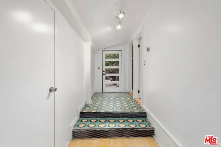 Entry w/ Direct Garage Access