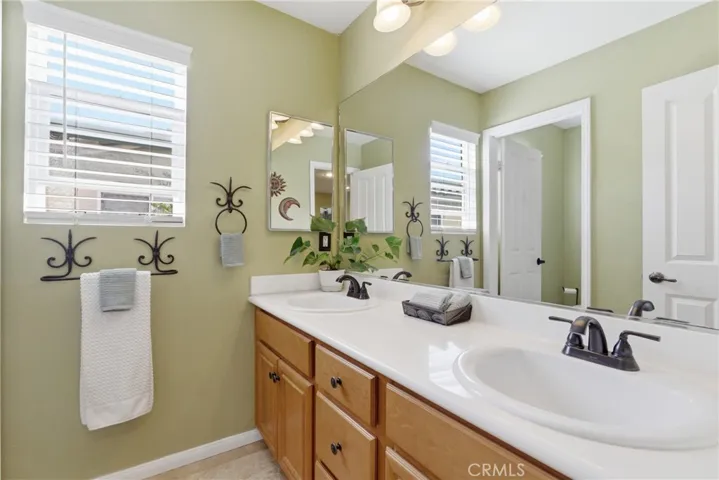 Shared Upper Level Bathroom
