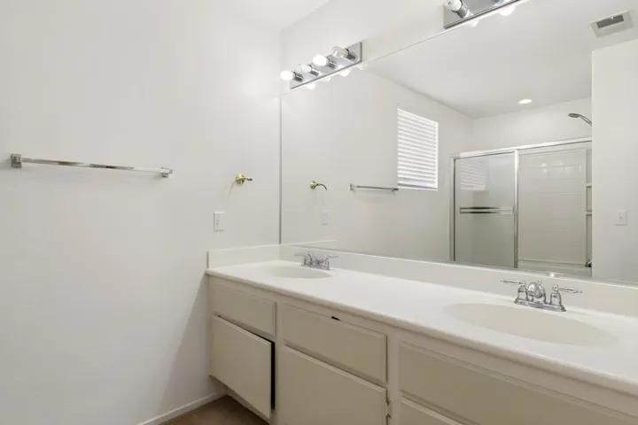 21-web-or-mls-17 furniture removed