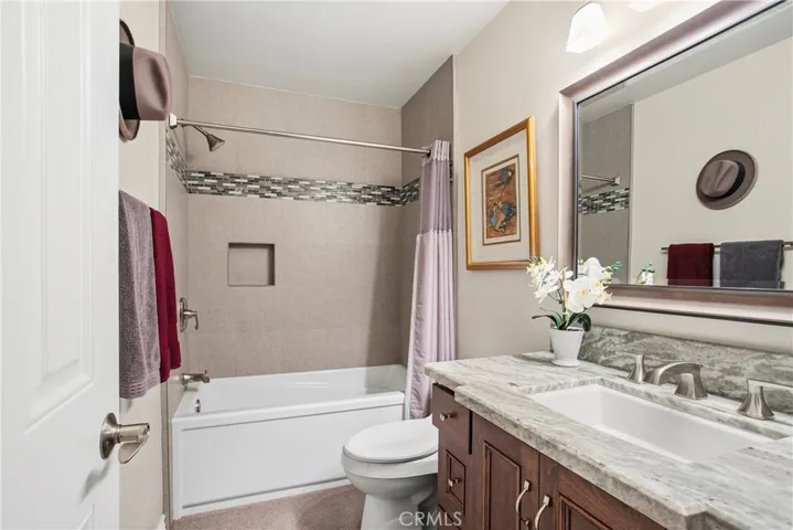 Secondary/Guest Bath