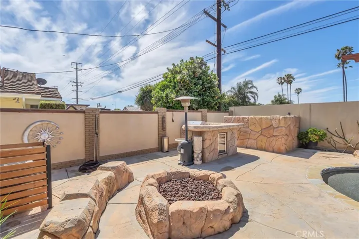 Rock Grotto Fire Pit near the BBQ & Pool for relaxing or having some outdoor fun making Somores