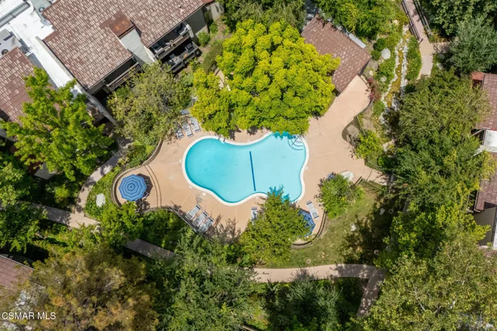 21901 Burbank blvd  Woodland Hills 31