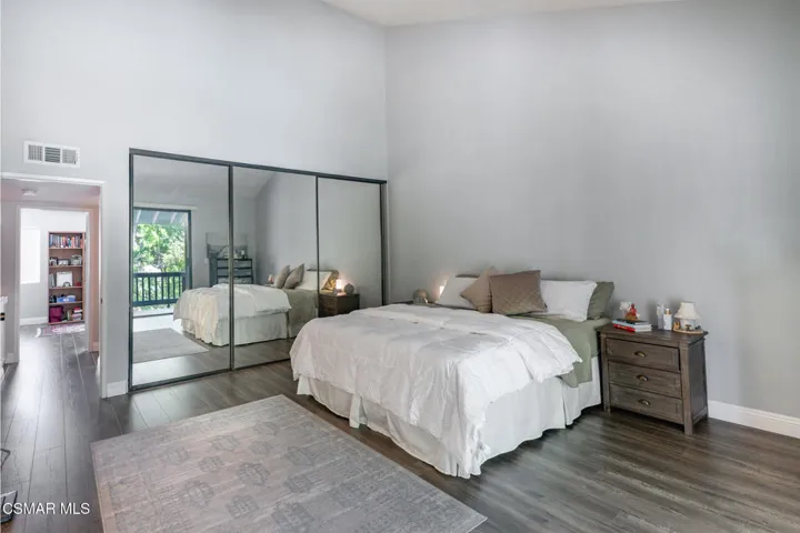 21901 Burbank blvd  Woodland Hills 18