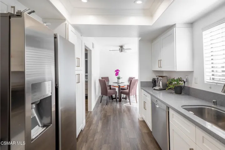 21901 Burbank blvd  Woodland Hills 13