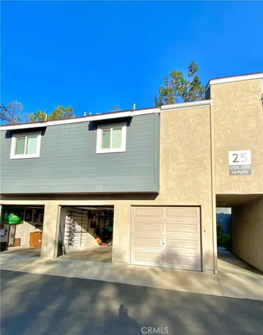 Middle garage belongs to the condo.