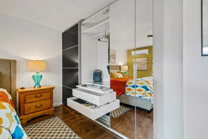 20 MASTER CLOSET MLS