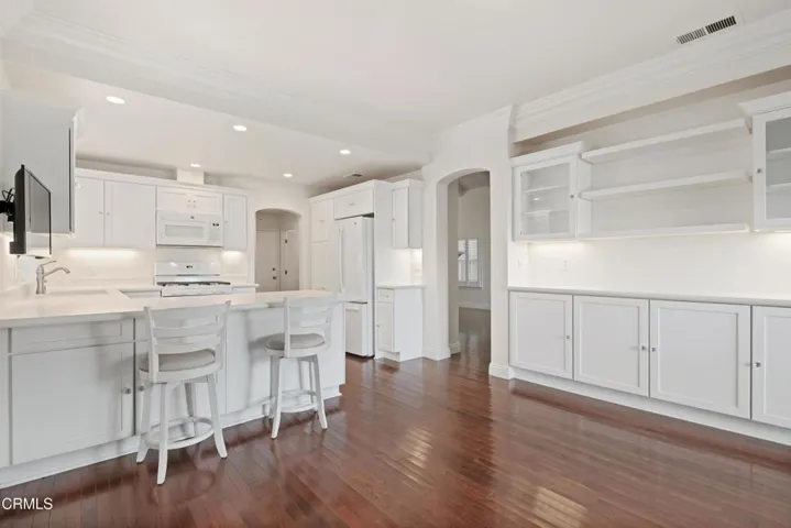 17-Family Room-Kitchen