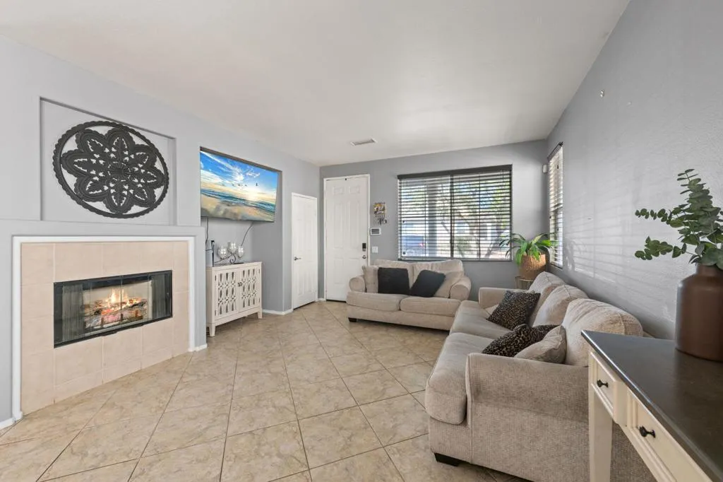5-web-or-mls-05_46450_Calle_Raphael5