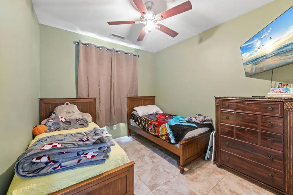 22-web-or-mls-22_46450_Calle_Raphael22