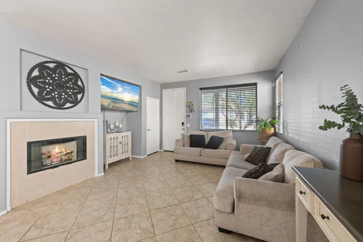 5-web-or-mls-05_46450_Calle_Raphael5