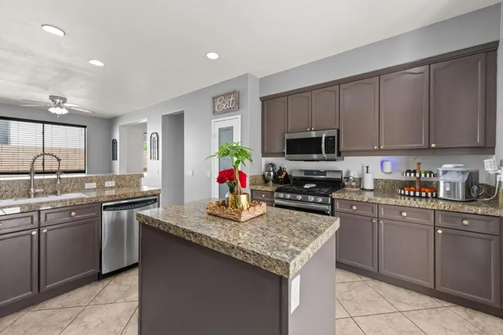 15-web-or-mls-15_46450_Calle_Raphael15