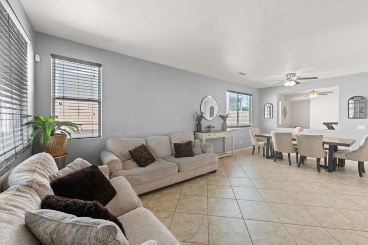 4-web-or-mls-04_46450_Calle_Raphael4