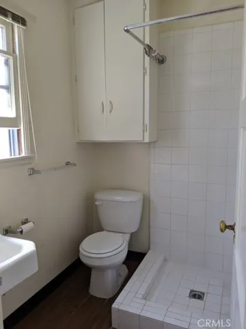 Unit 1- studio- bathroom