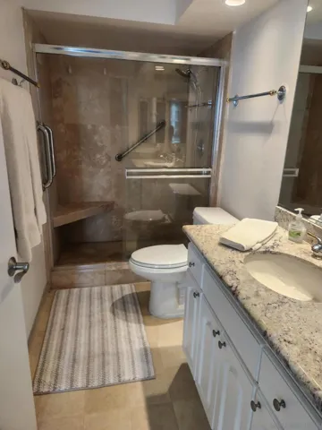 En suite bath in the primary bedroom.