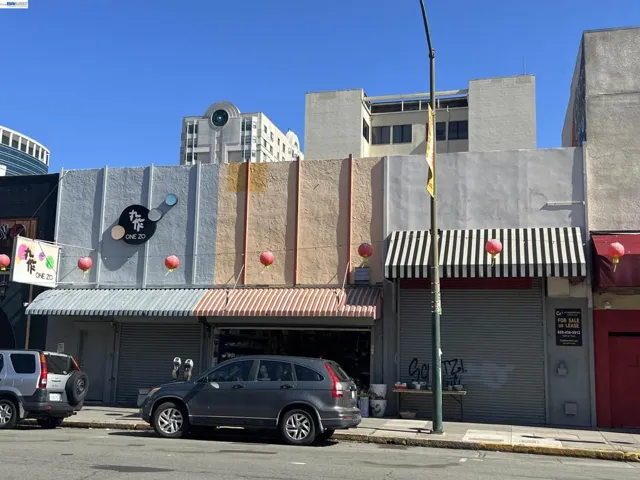 Building -- 3 storefronts