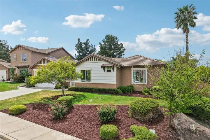 Beautifully landscaped yard with great curb appeal