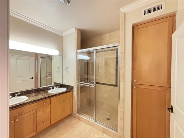 Main bathroom has a walk in closet too!