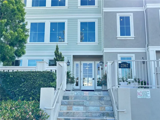 Impressive front entrance