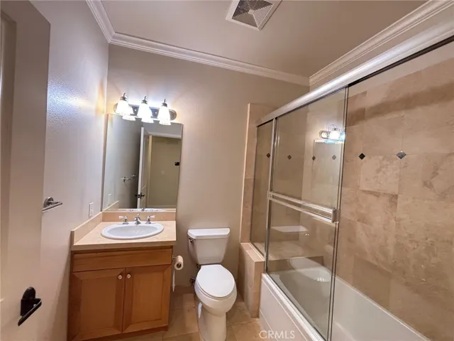 Very nice bathroom with tub.