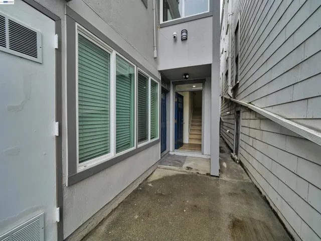 2nd Unit Entrance