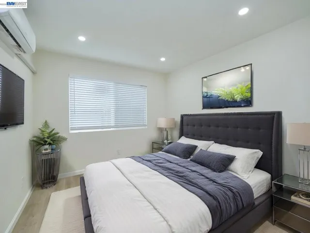 Virtual Staged_Bdrm2