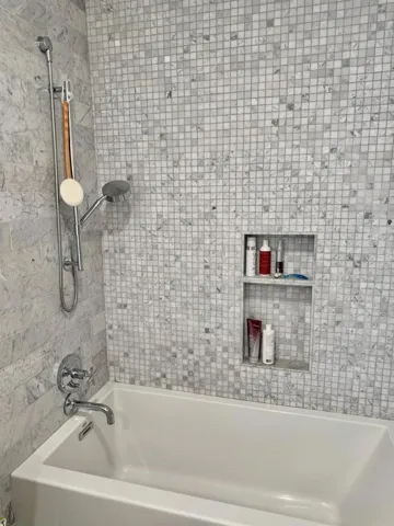 Soaking Tub and Shower
