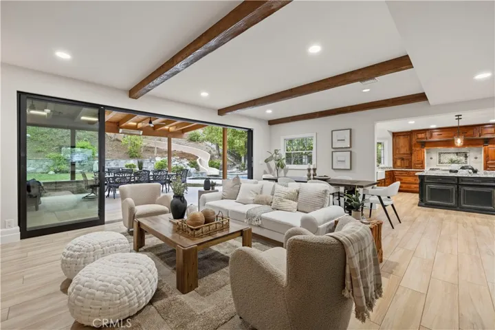 A seamless transition for entertaining