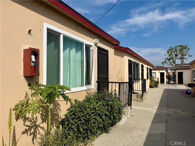 4244 E Compton, Compton, California 90221