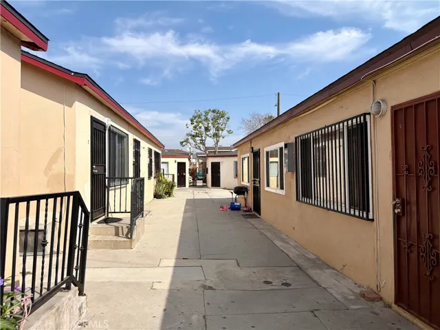 4244 E Compton, Compton, California 90221