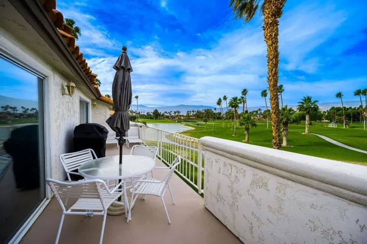 21-web-or-mls-LS_117DesertFallsCir (18)