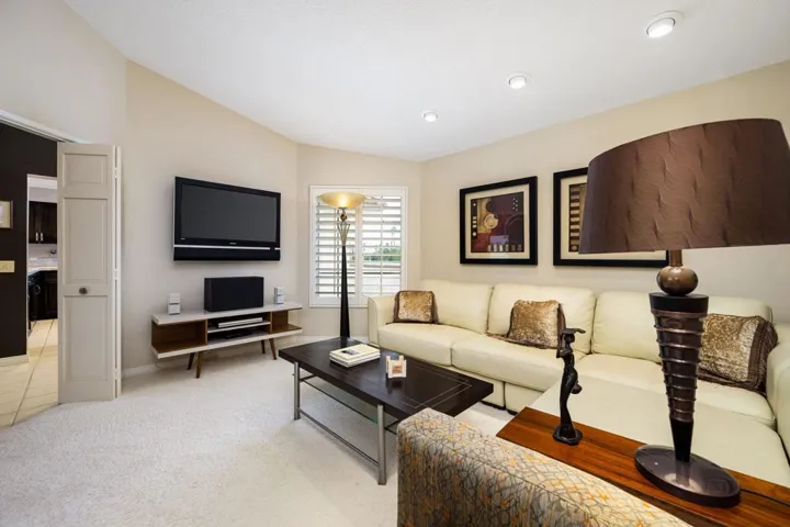 32-web-or-mls-LS_117DesertFallsCir (29)