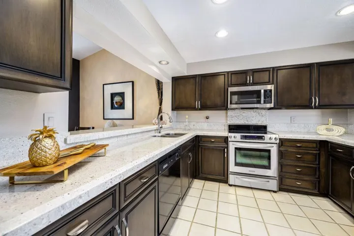 25-web-or-mls-LS_117DesertFallsCir (22)