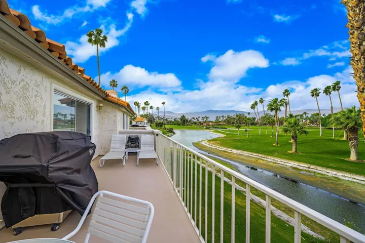 22-web-or-mls-LS_117DesertFallsCir (19)