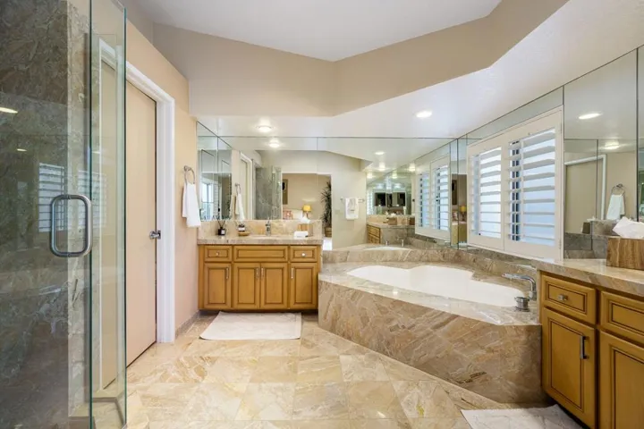 35-web-or-mls-LS_117DesertFallsCir (32)