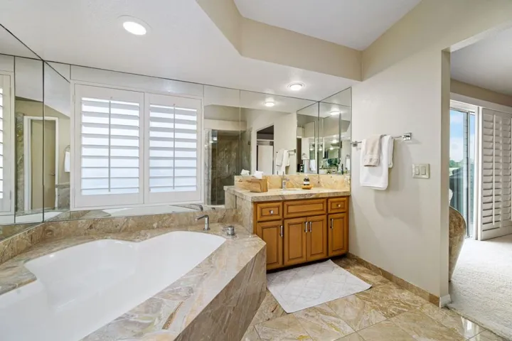 36-web-or-mls-LS_117DesertFallsCir (33)