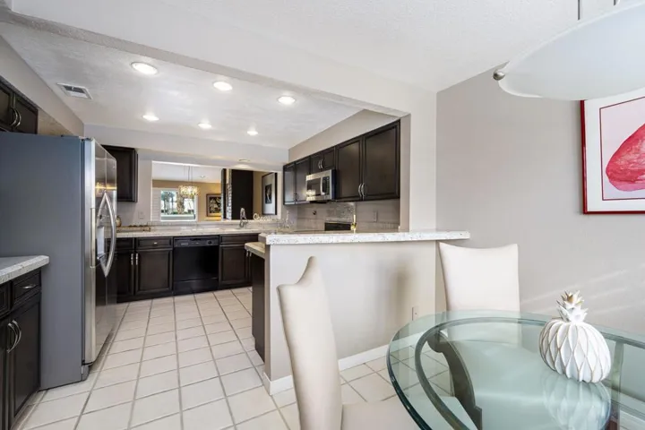 29-web-or-mls-LS_117DesertFallsCir (26)