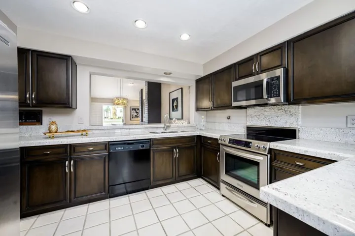 26-web-or-mls-LS_117DesertFallsCir (23)