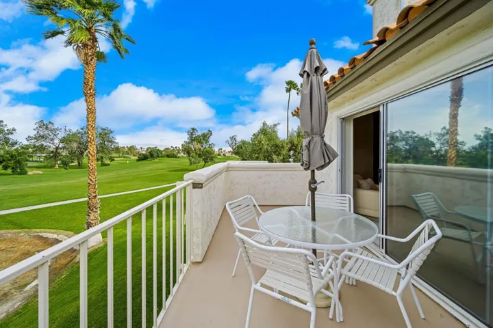 14-web-or-mls-LS_117DesertFallsCir (21)