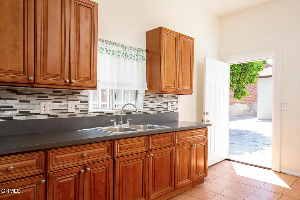 5321 Denker Ave 008-mls